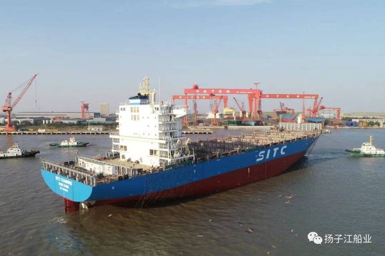新扬子造船为海丰国际建造的交付2600teu集装箱船_靖江_船舶_上海